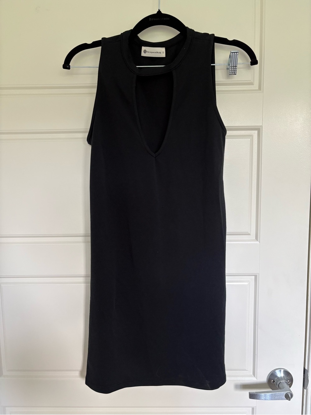 Brookstone Black Sleeveless Keyhole Mini Dress